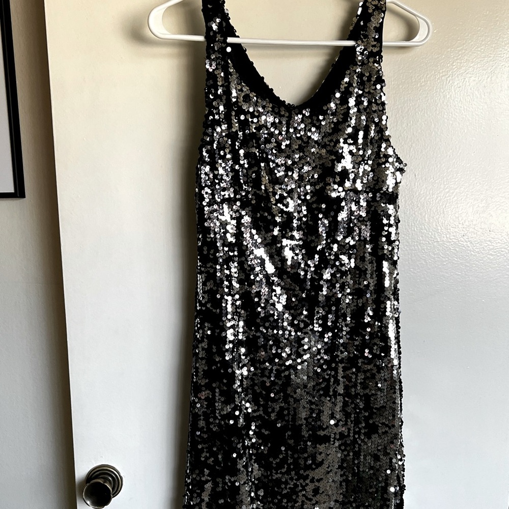 Forever 21 black & silver sequined dress !!